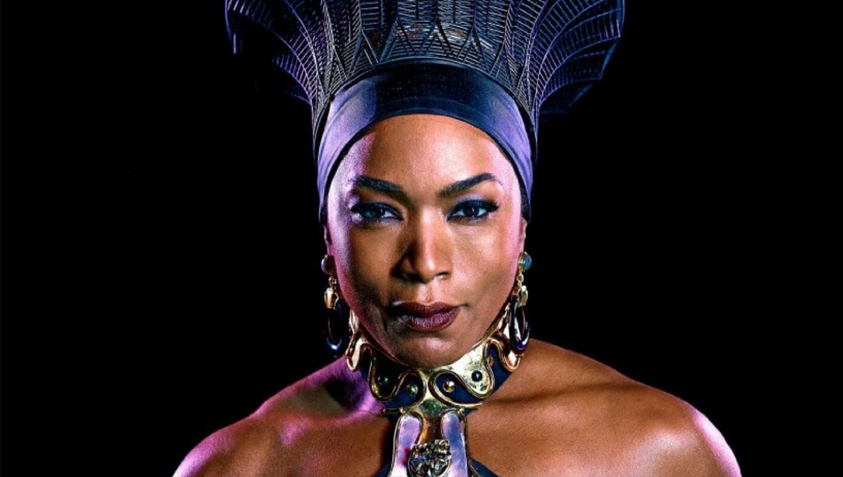 Pantera Negra | Atriz Angela Bassett diz que é saudada com “Wakanda Forever” até na igreja!