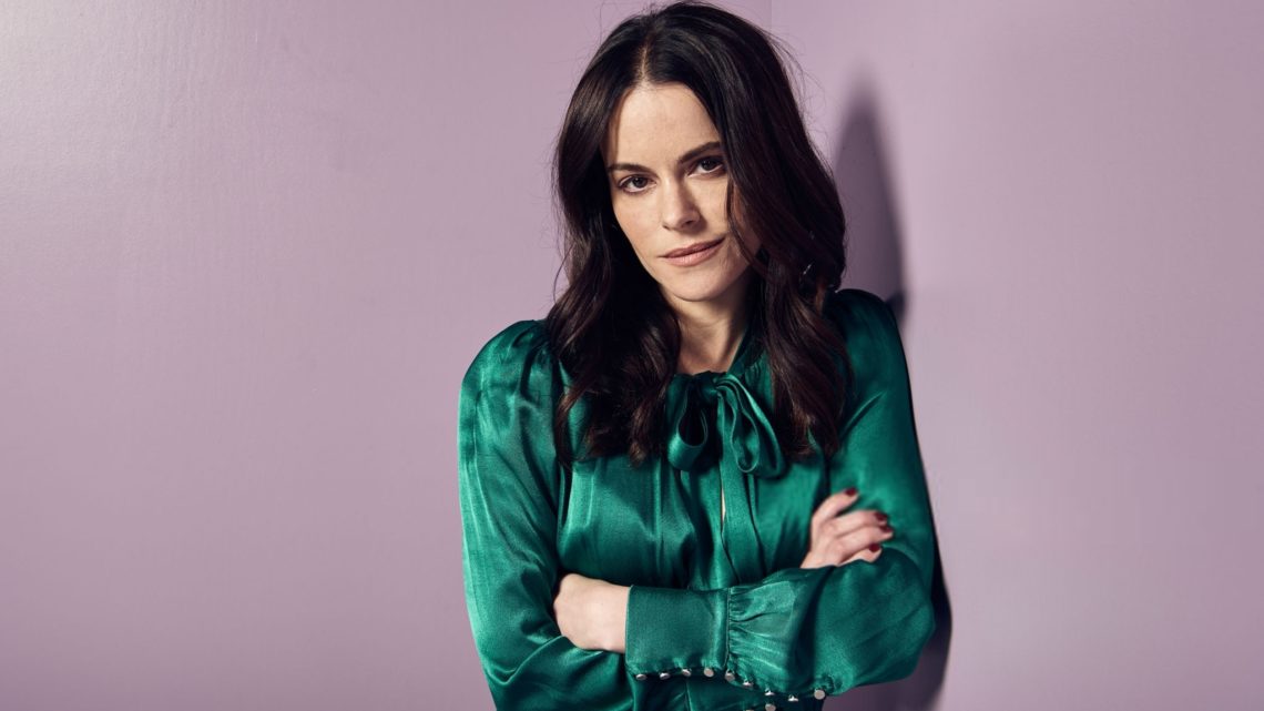 Emily Hampshire revela interesse em interpretar a Mulher Aranha ou a Mulher Hulk