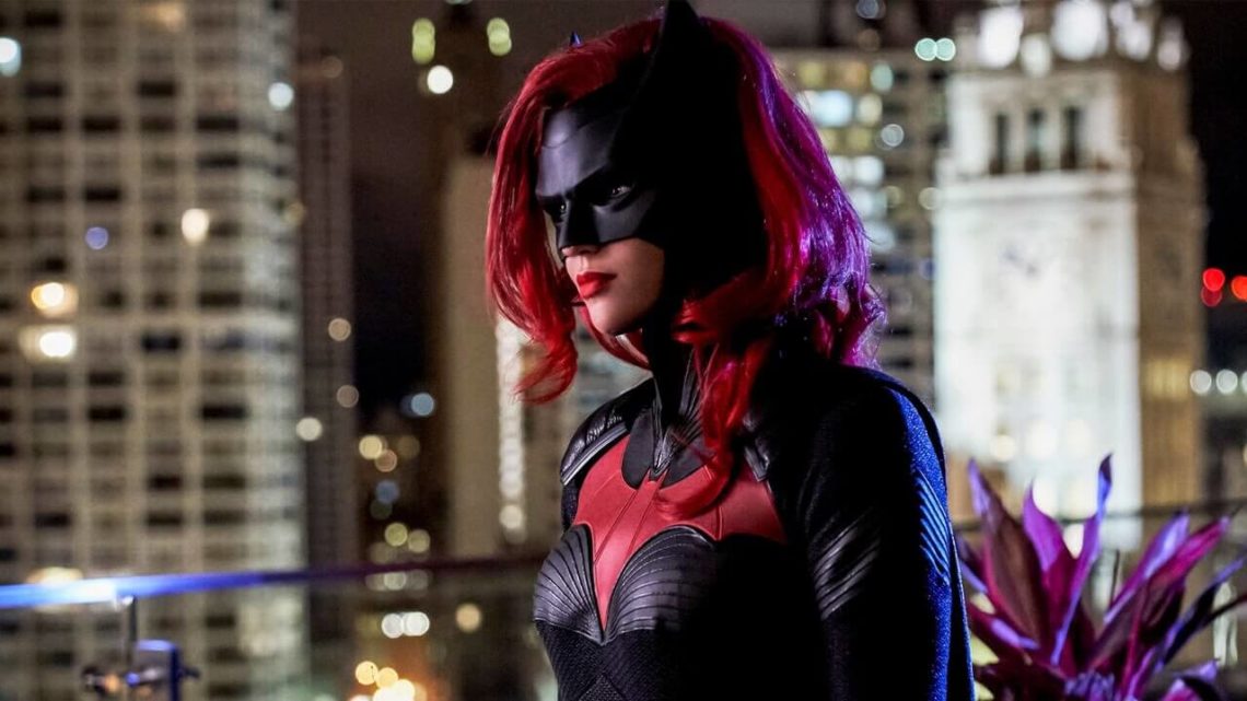 Showrunner de ‘Batwoman’ explica o motivo da troca de personagem