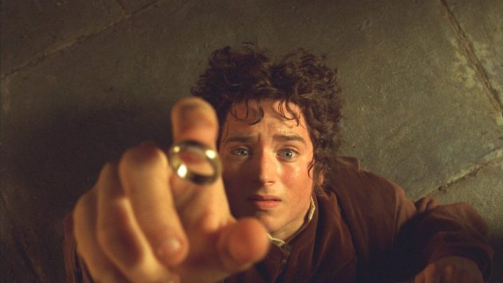 Elijah Wood diz que adoraria reprisar seu papel de Frodo na série de ‘Senhor dos Anéis’