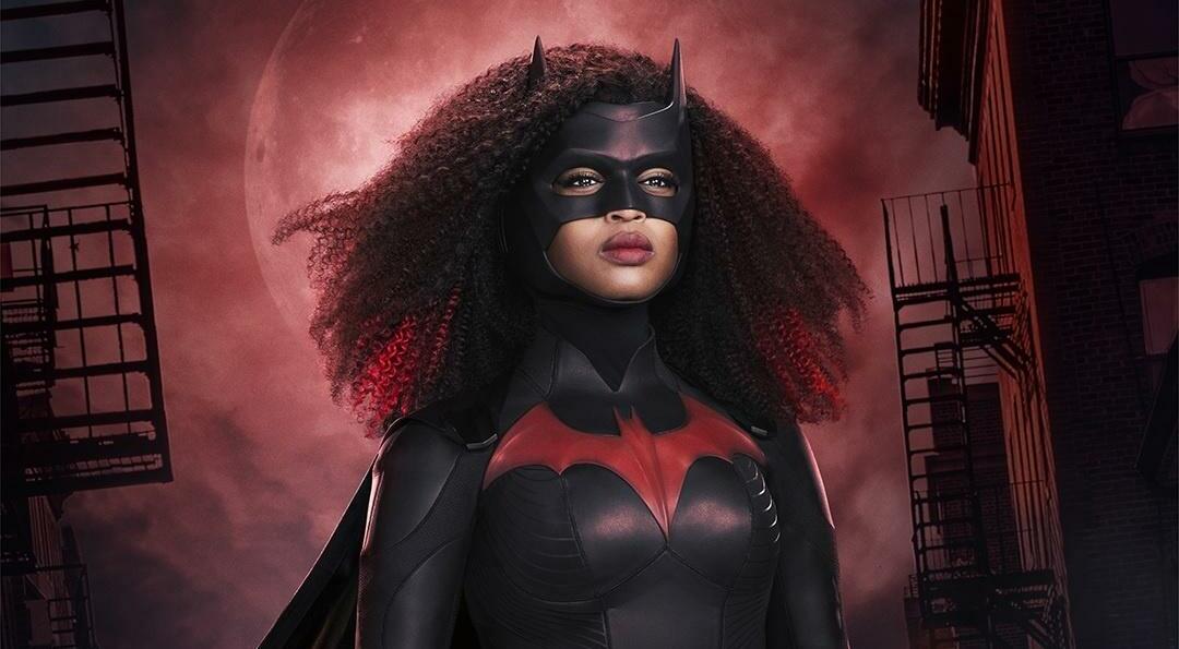 Javicia Leslie posta vídeo se divertindo no set de ‘Batwoman’