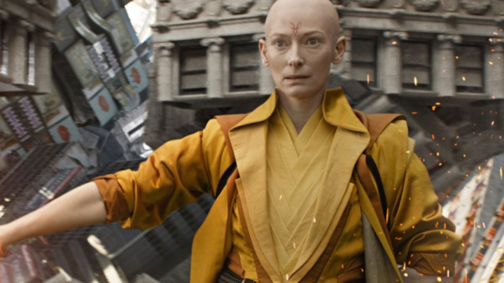 Kevin Feige fala sobre as acusações de whitewashing envolvendo Tilda Swinton como Anciã no MCU